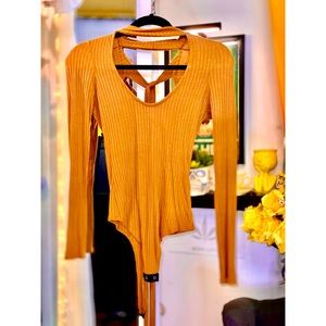 Long Sleeve Low Neck Choker Top w Long Tie Strings